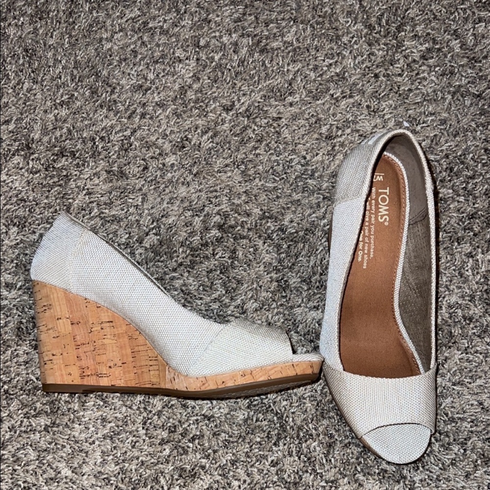Toms wedges size 7.5